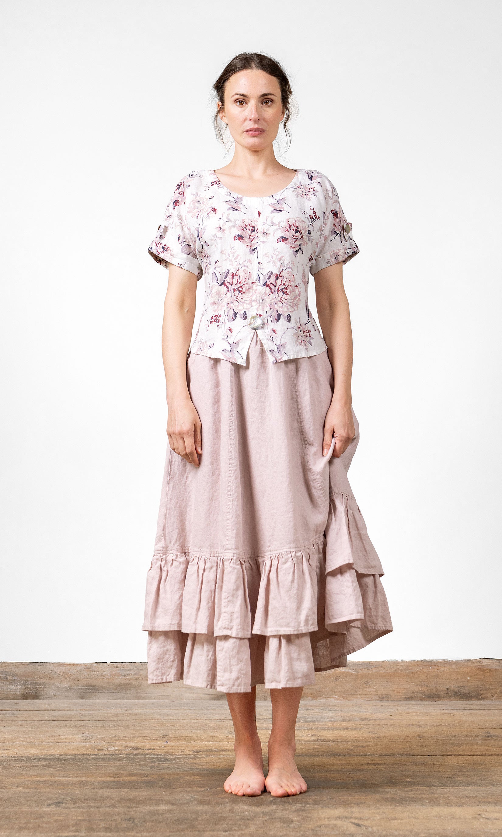 Kort linnetopp med pärlemorknappar