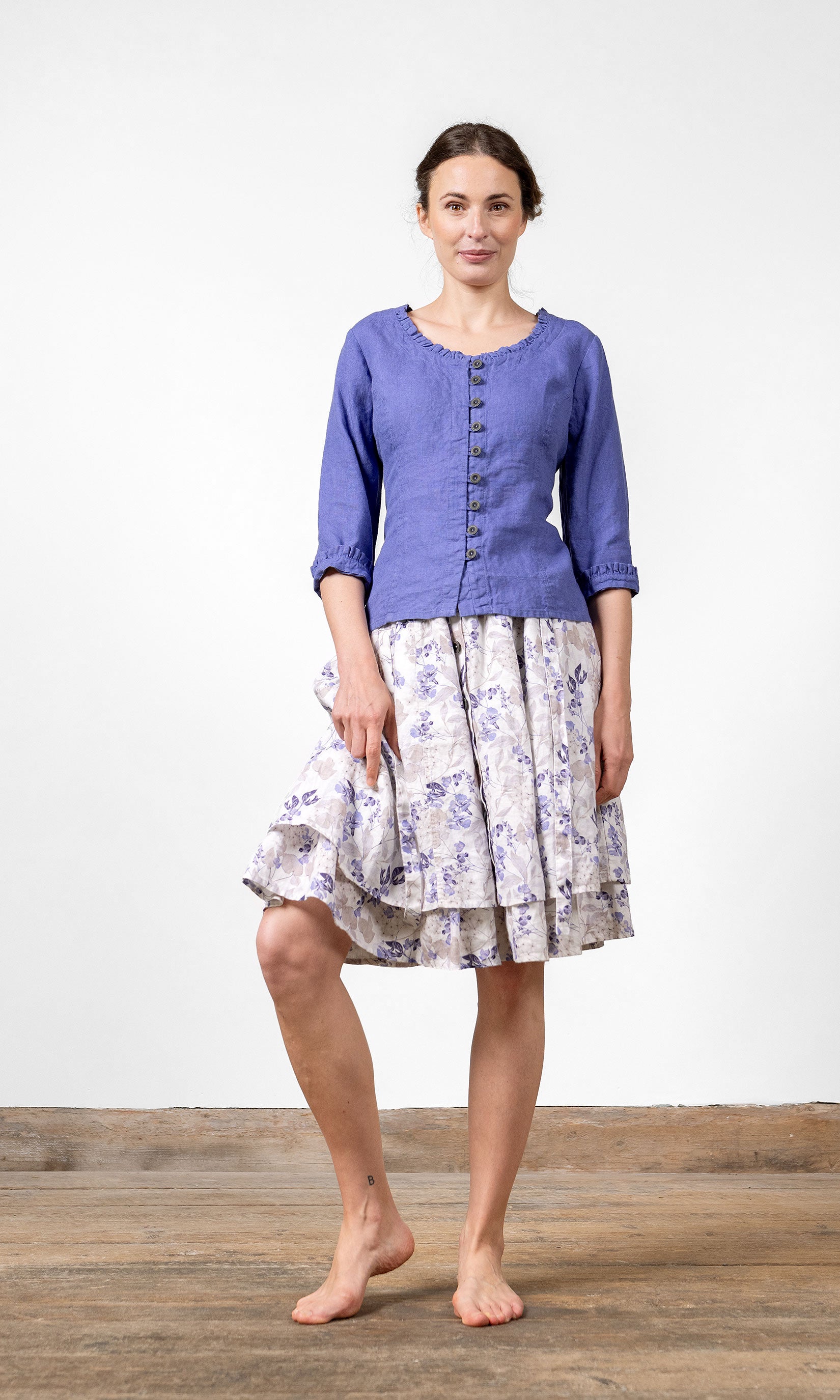Leinenbluse mit Knopfleiste, Rüschenverzierung und 3/4-Arm