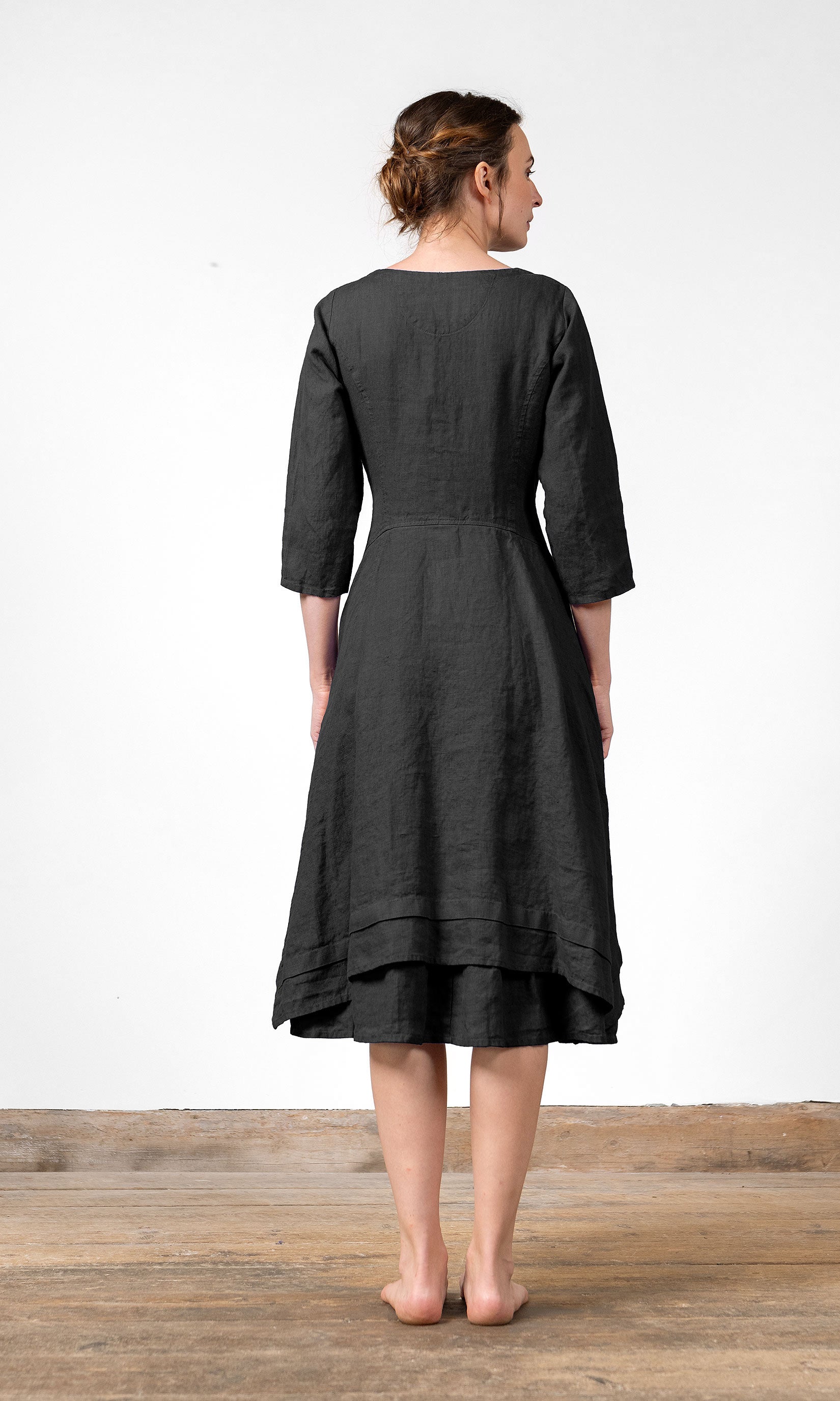 Leinenkleid mit Knöpfen, taillierte Ausführung