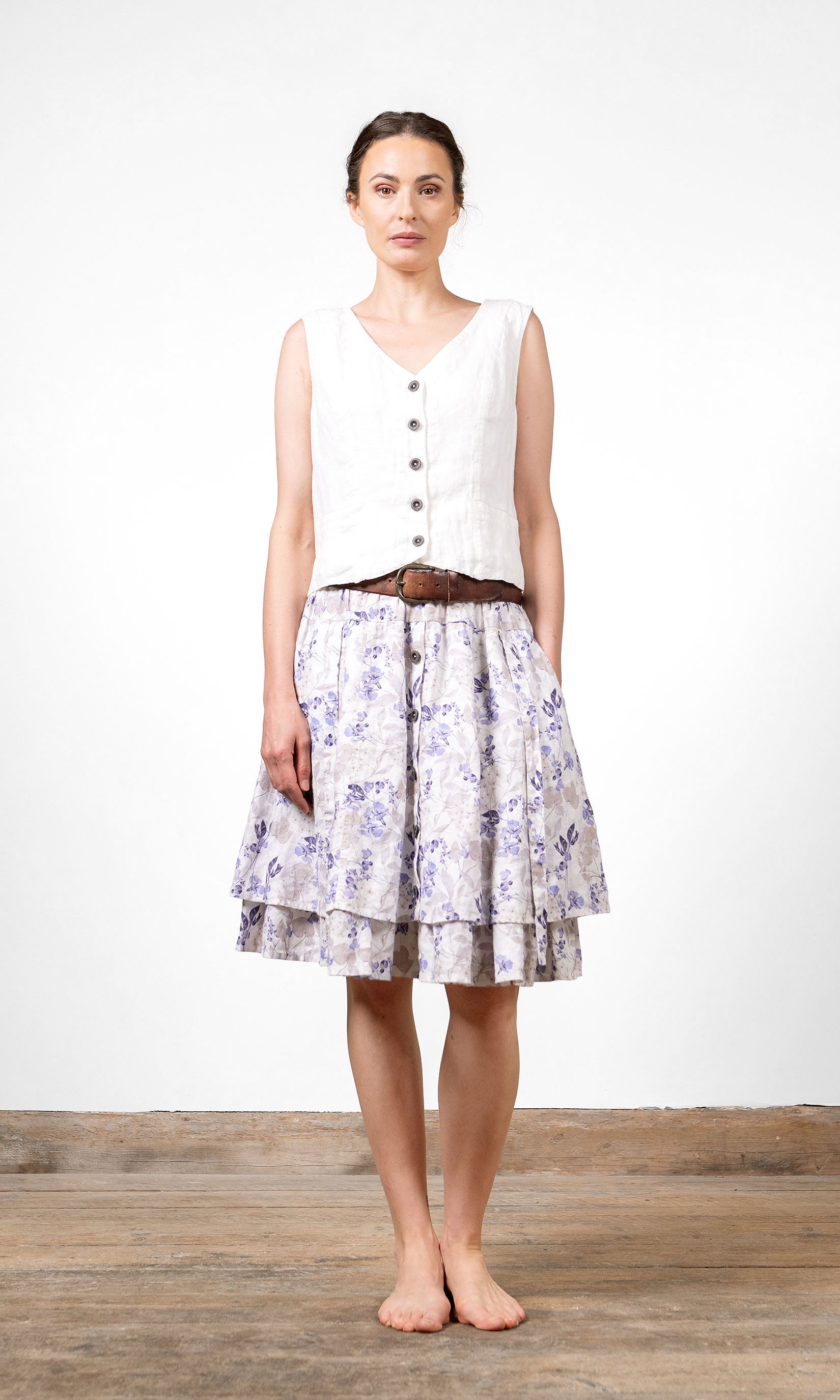 Kurzer Leinenrock mit doppelten, weiten Röcken