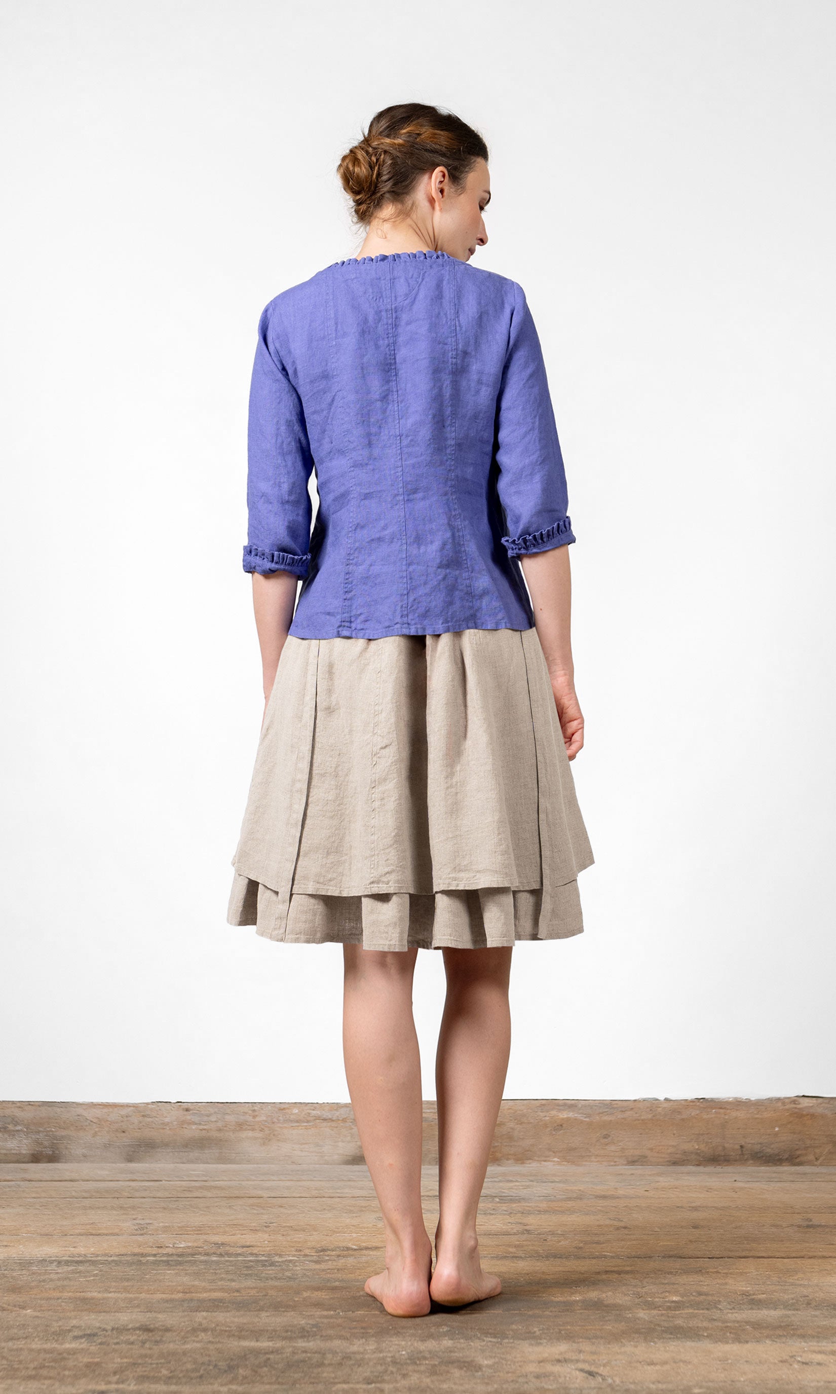 Kurzer Leinenrock mit doppelten, weiten Röcken