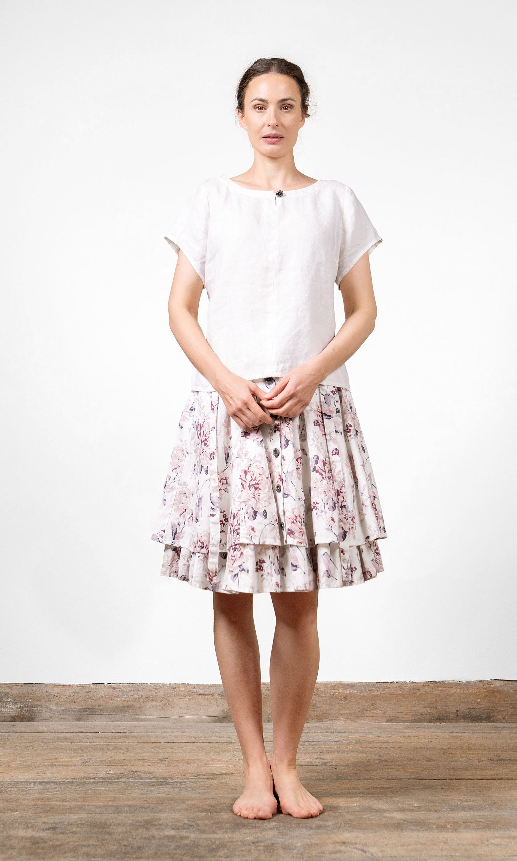 Kurzer Leinenrock mit doppelten, weiten Röcken