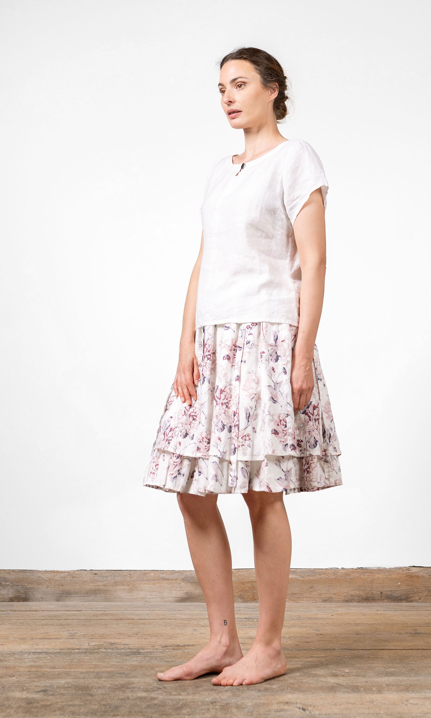 Kurzer Leinenrock mit doppelten, weiten Röcken