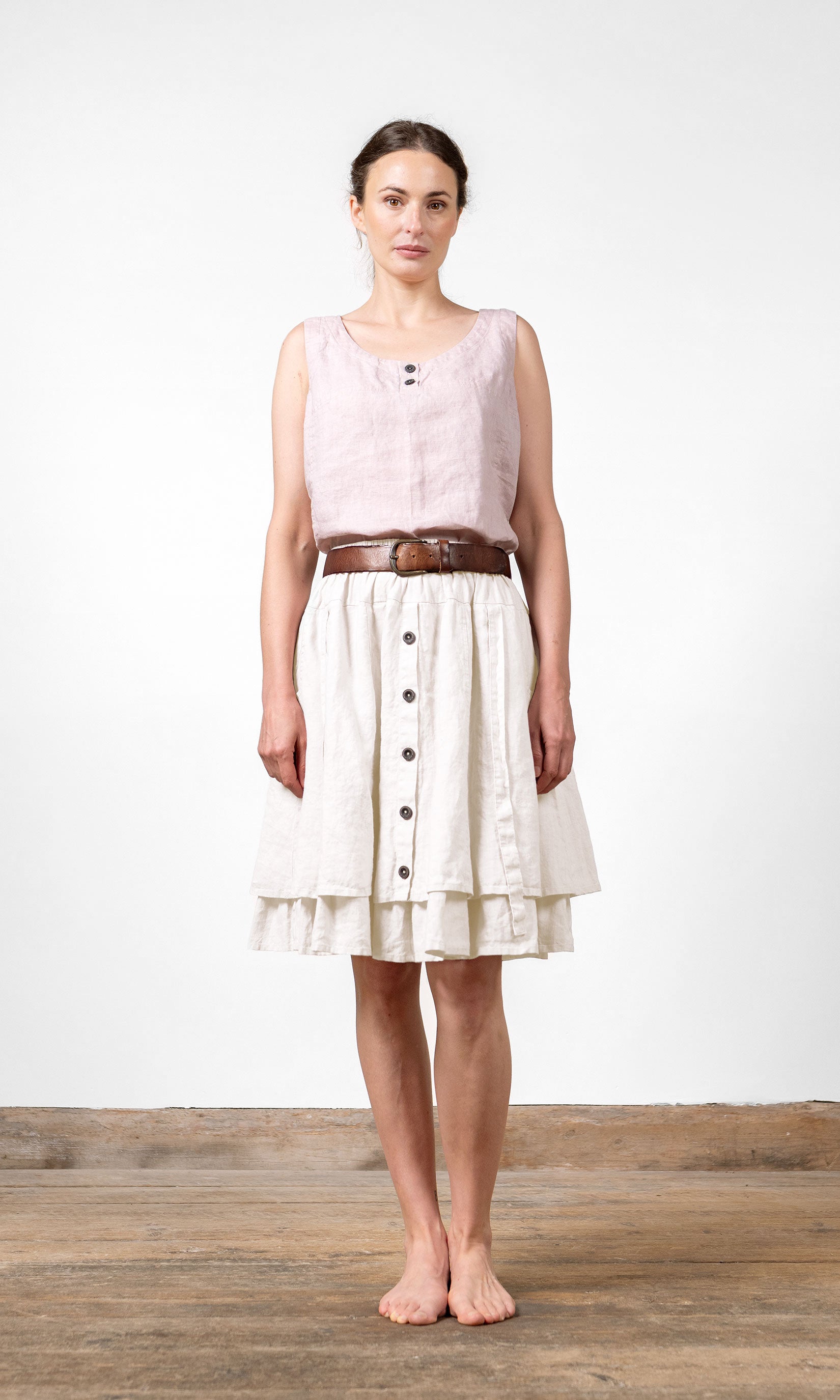 Kurzer Leinenrock mit doppelten, weiten Röcken