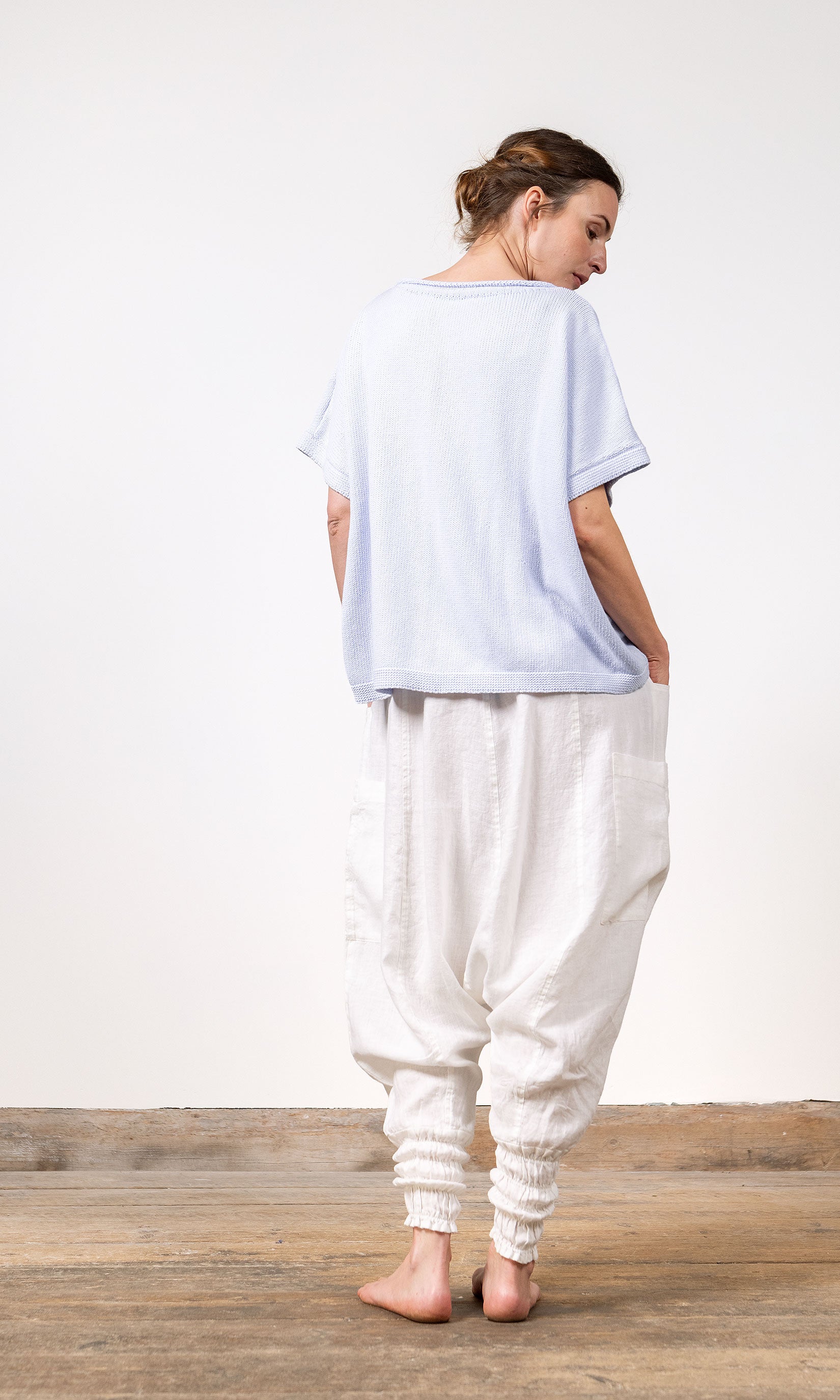 Short knitted top in organic cotton