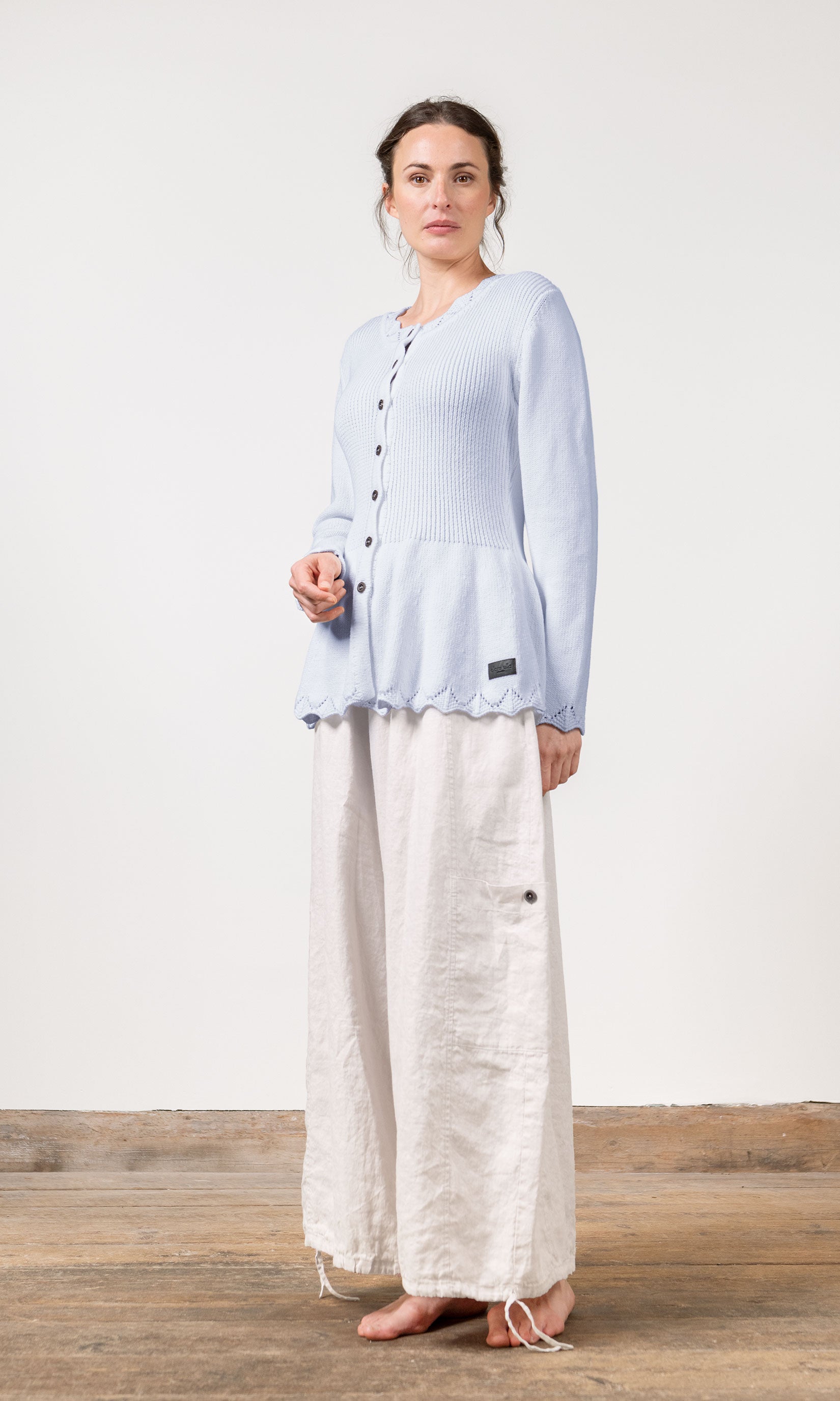 Gestrickte Jacke mit taillierter Passform aus biologischer Baumwolle