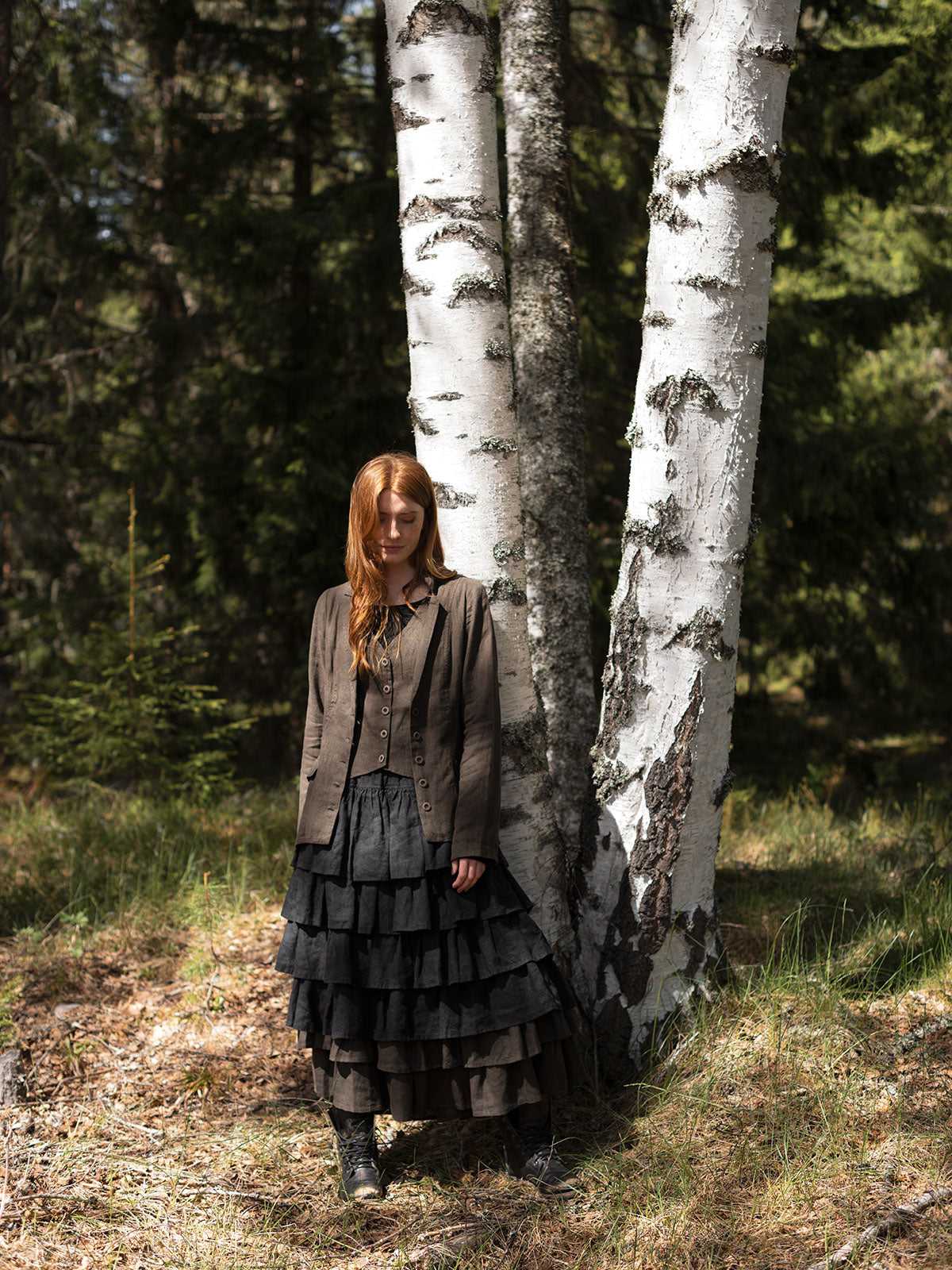 Linnekavaj i klassisk insvängd och fodrad modell, umbra - Olars Ulla